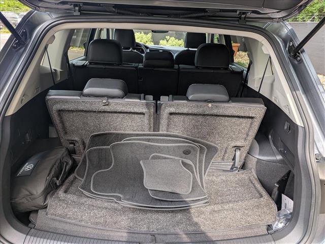 Used 2023 Volkswagen Tiguan SE w/ Panoramic Sunroof Package FWD image 19