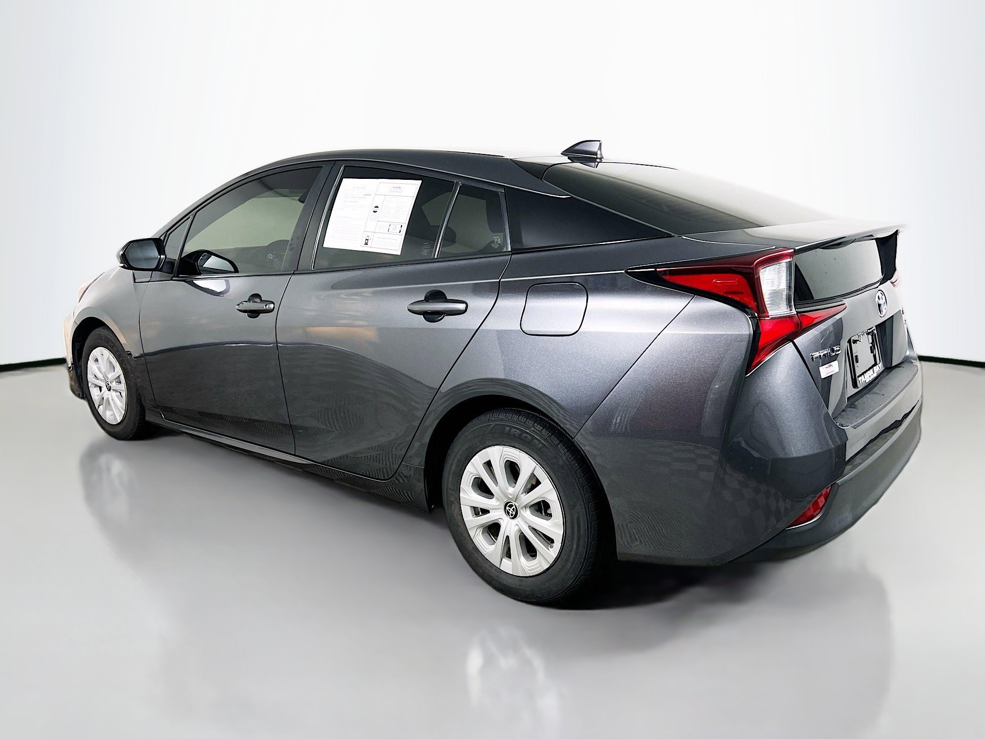 Used 2022 Toyota Prius L Eco image 8