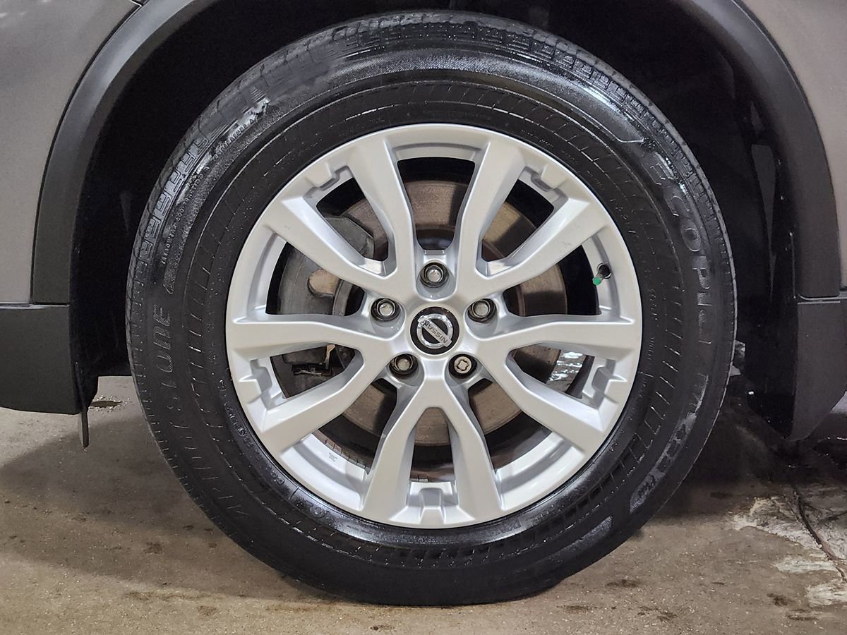 Used 2017 Nissan Rogue SV w/ SV Family Package FWD image 28