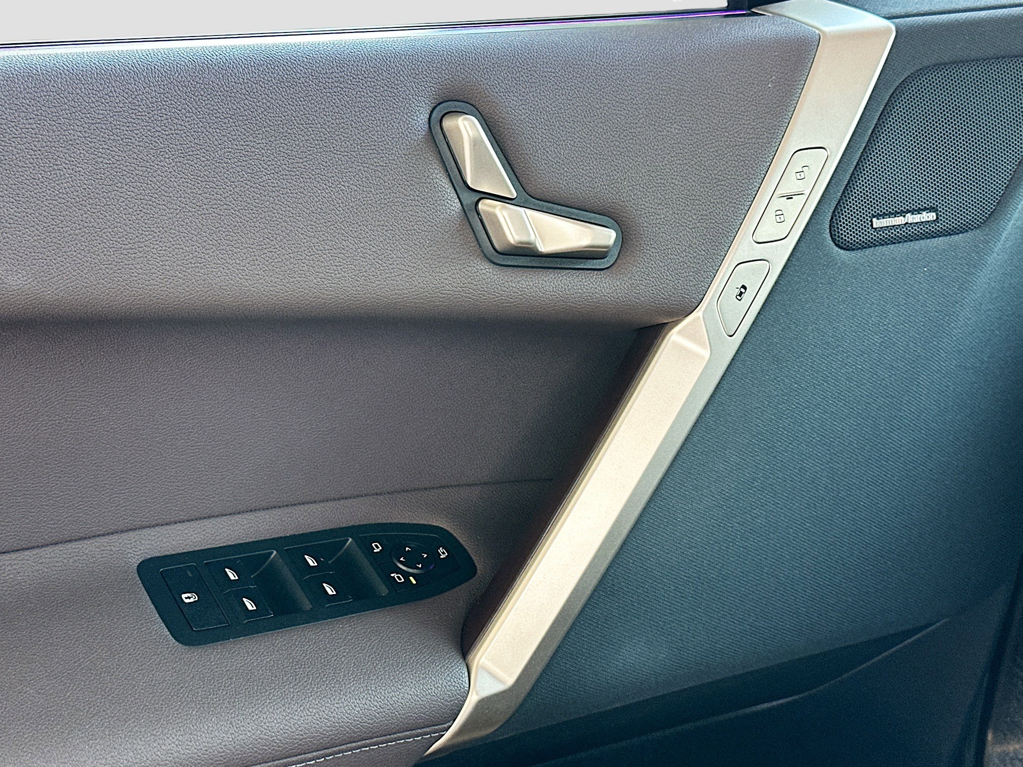 Used 2026 BMW iX xDrive60 image 18