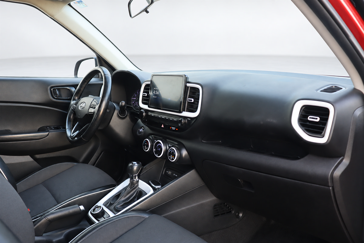 Used 2022 Hyundai Venue Limited FWD image 22