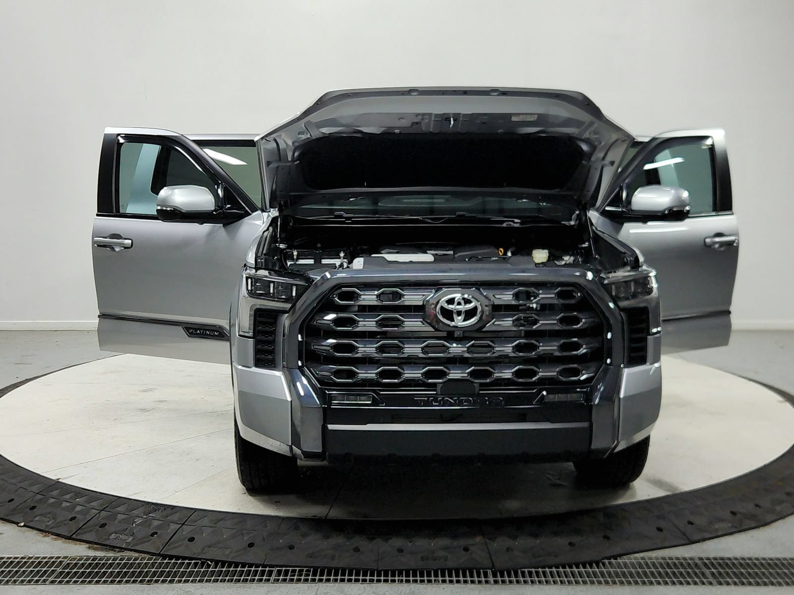 Used 2025 Toyota Tundra Platinum AWD/4WD image 11