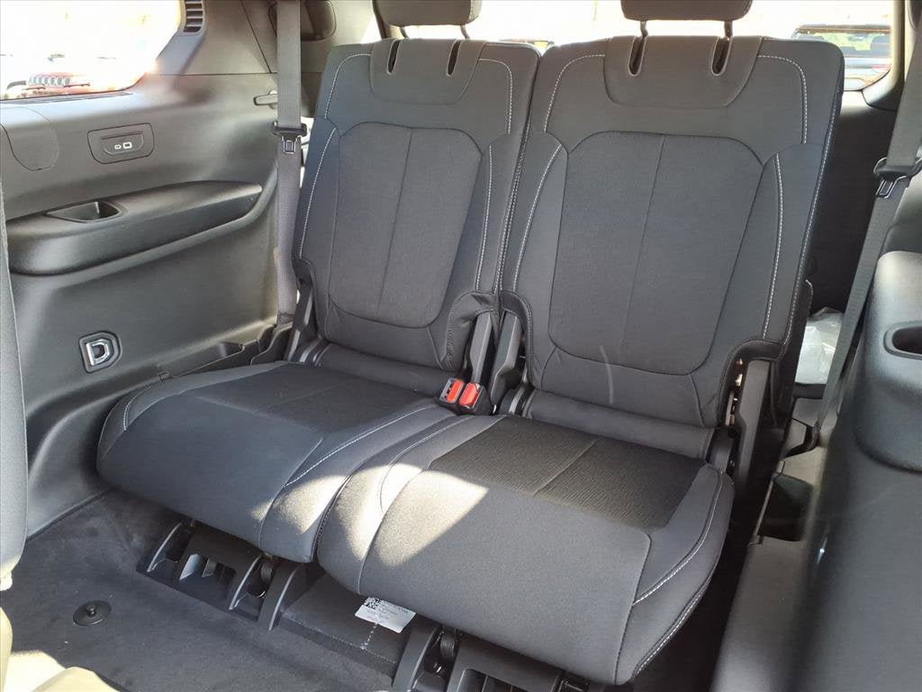 New 2025 Jeep Grand Cherokee L Laredo w/ Luxury Tech Group I image 8