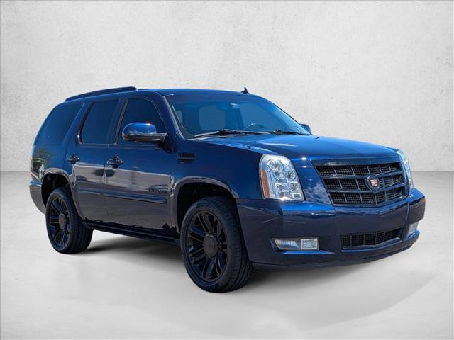 Used 2013 Cadillac Escalade Premium RWD image 3