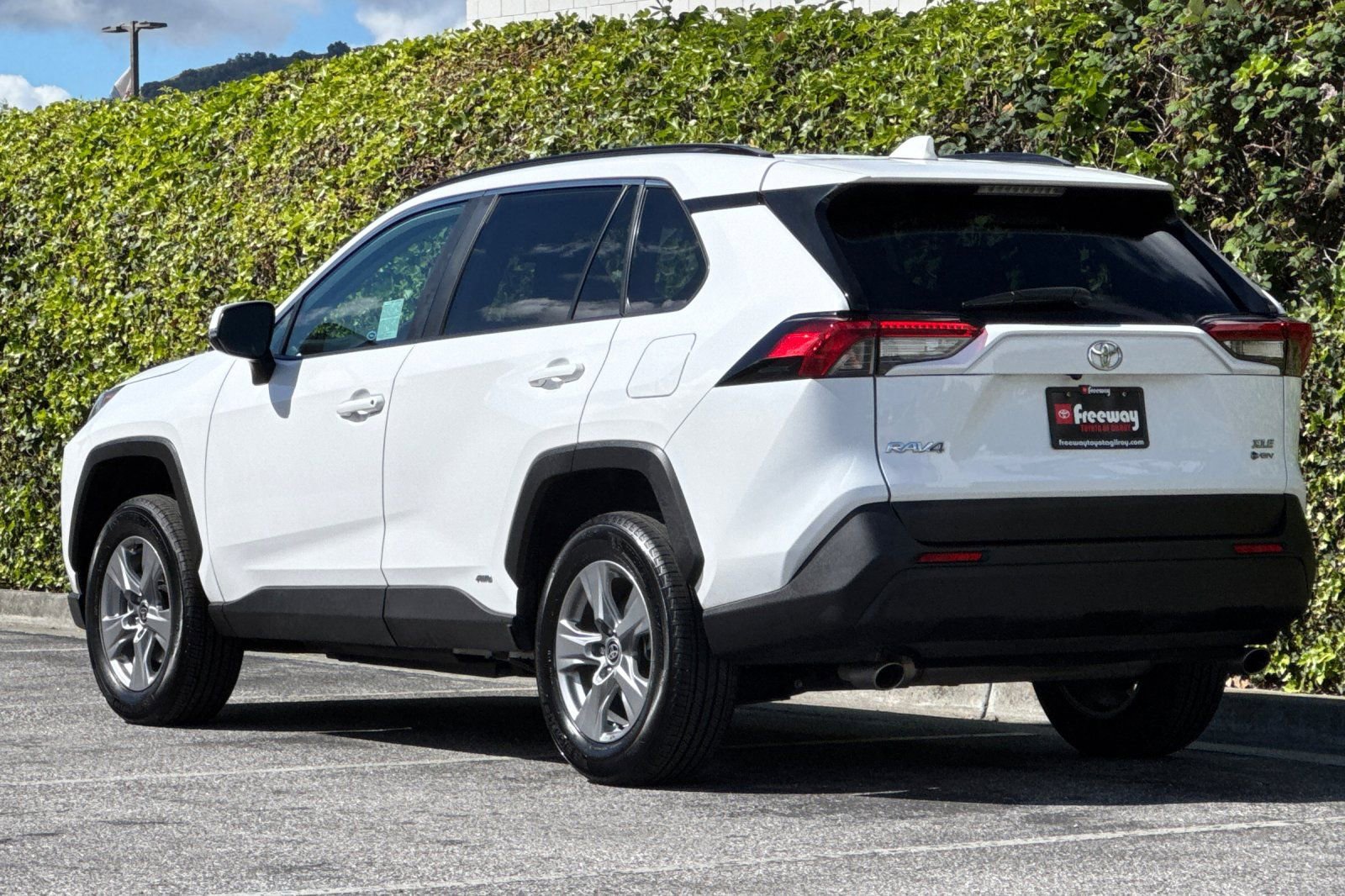 Used 2025 Toyota RAV4 XLE image 6