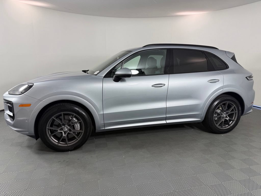 Certified 2025 Porsche Cayenne AWD/4WD image 2