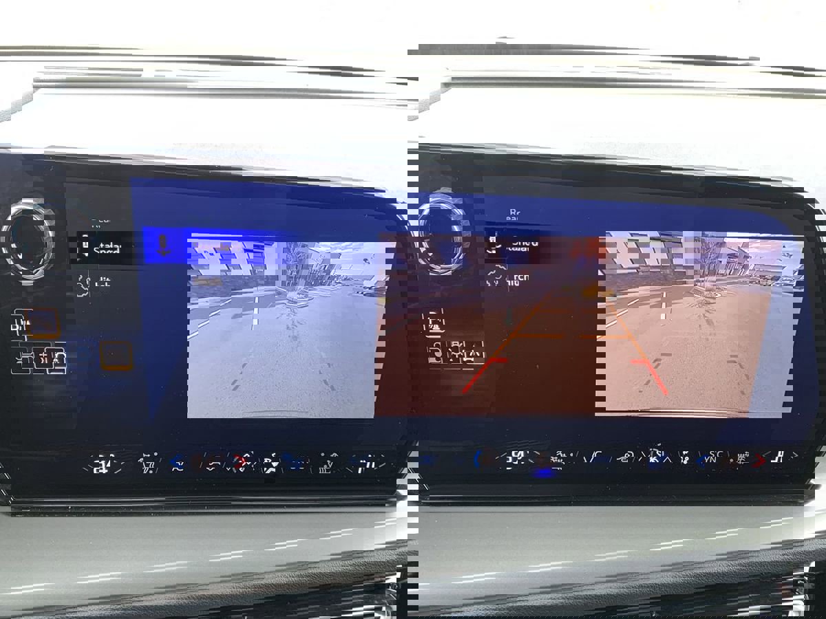 Used 2025 Chevrolet Traverse LT image 24