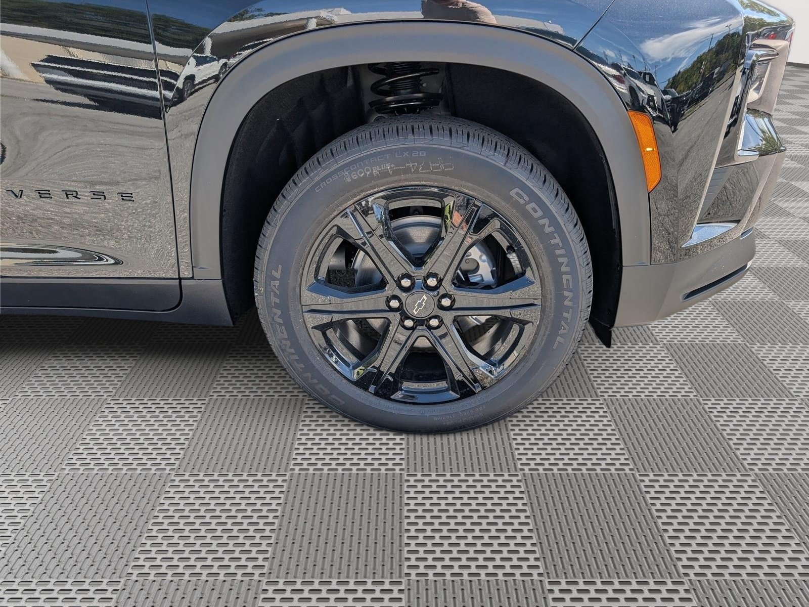 New 2027 Chevrolet Traverse LT w/ Midnight/Sport Edition FWD image 5