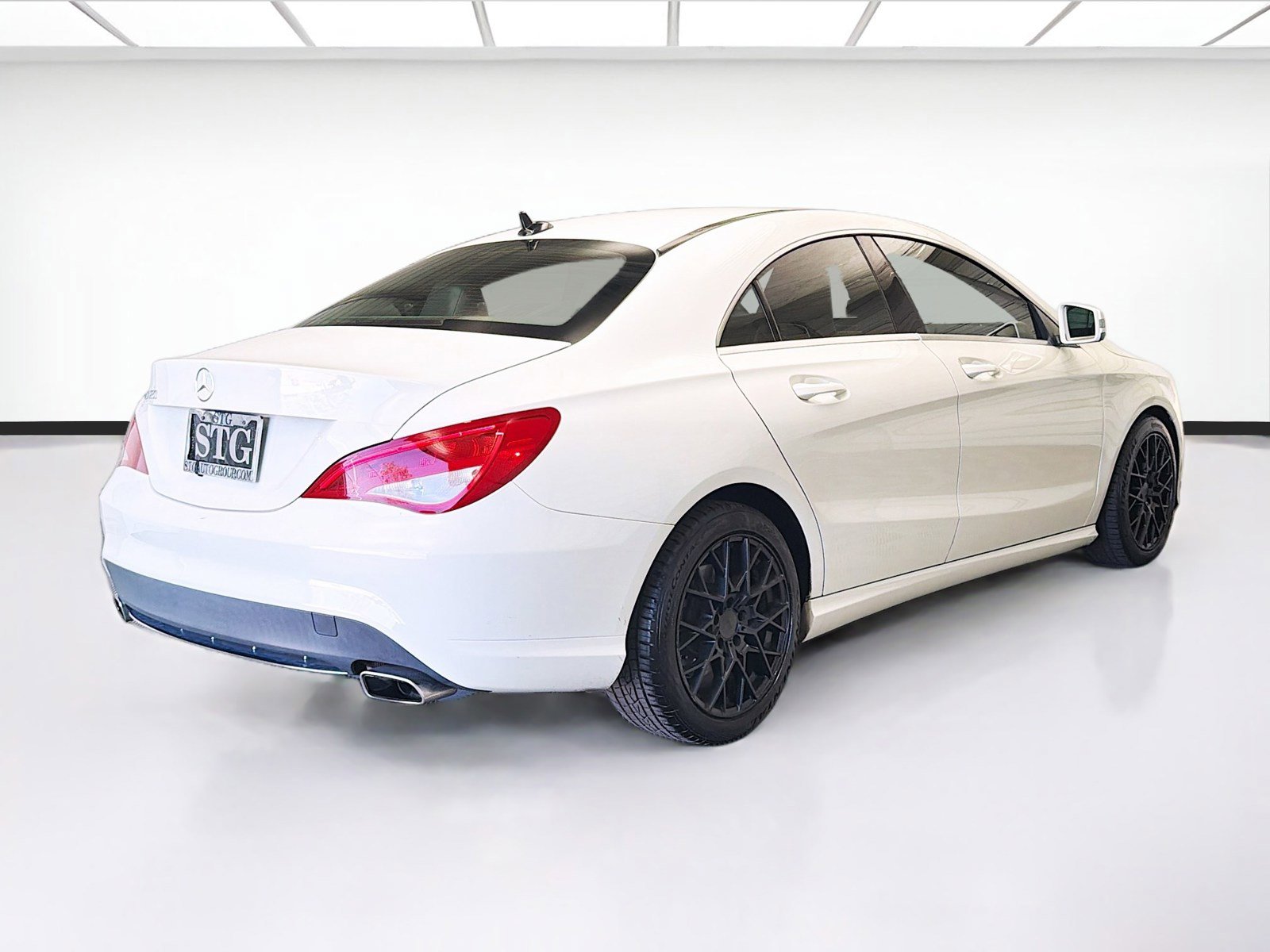 Used 2016 Mercedes-Benz CLA 250 image 4