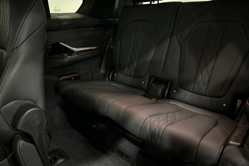 Certified 2025 BMW X7 M60i AWD/4WD image 17