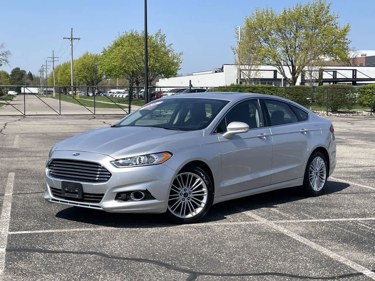 Used 2016 Ford Fusion SE w/ Equipment Group 202A image 9