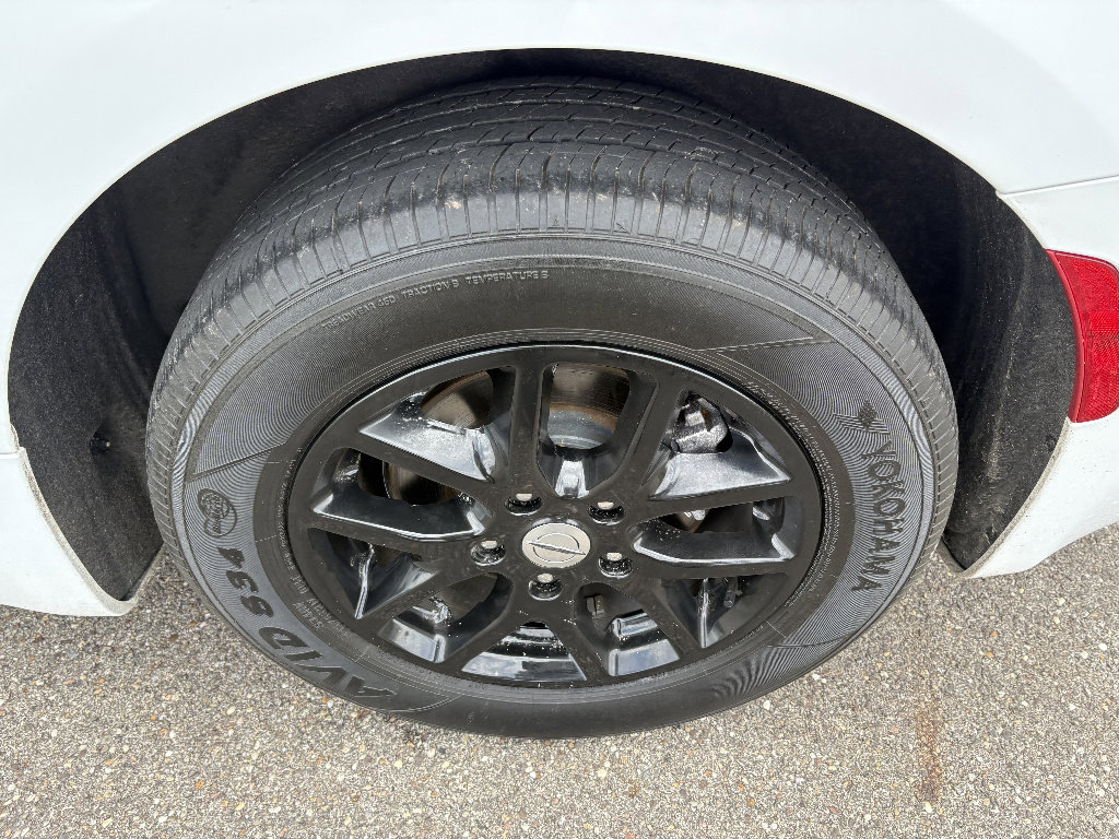 Used 2024 Chrysler Pacifica Touring-L image 10