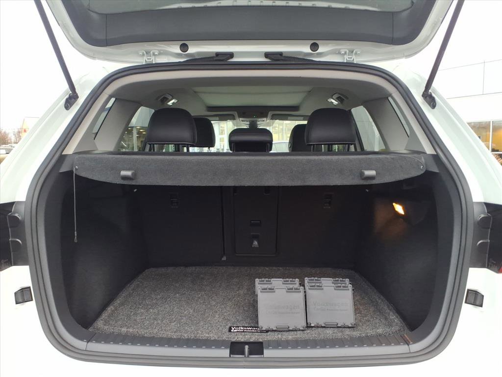 Certified 2023 Volkswagen Taos SE w/ Panoramic Sunroof Package image 10