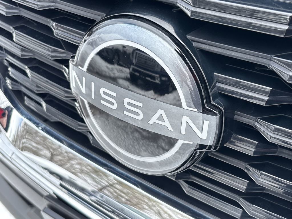 Used 2023 Nissan Rogue SV image 14