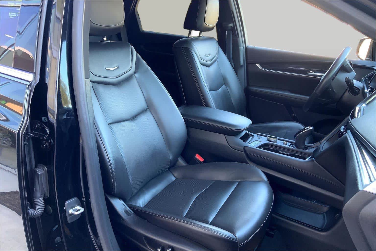 Used 2020 Cadillac XT5 Premium Luxury AWD/4WD image 9