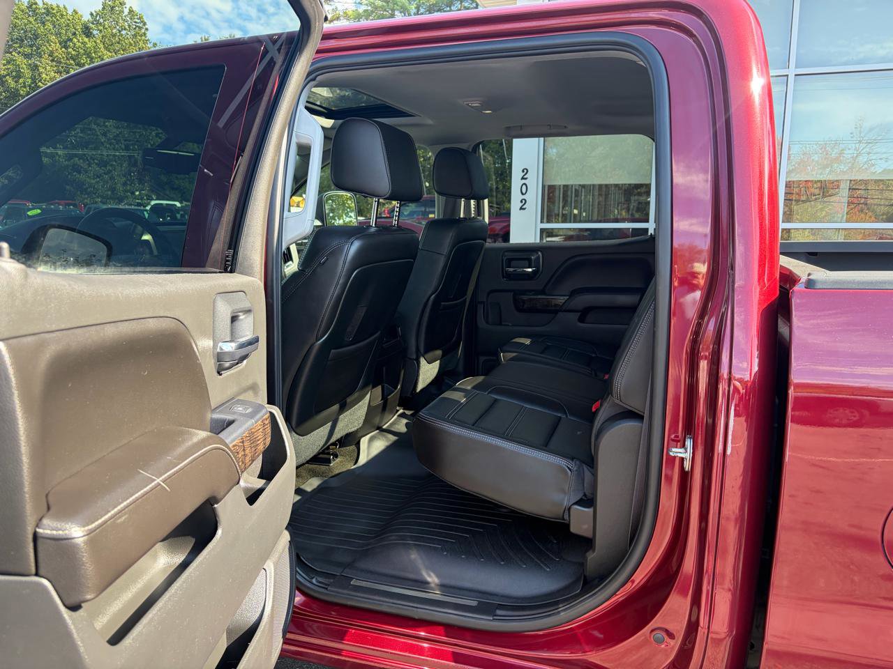 Used 2015 GMC Sierra 2500 Denali w/ Suspension Package, Off-Road image 37