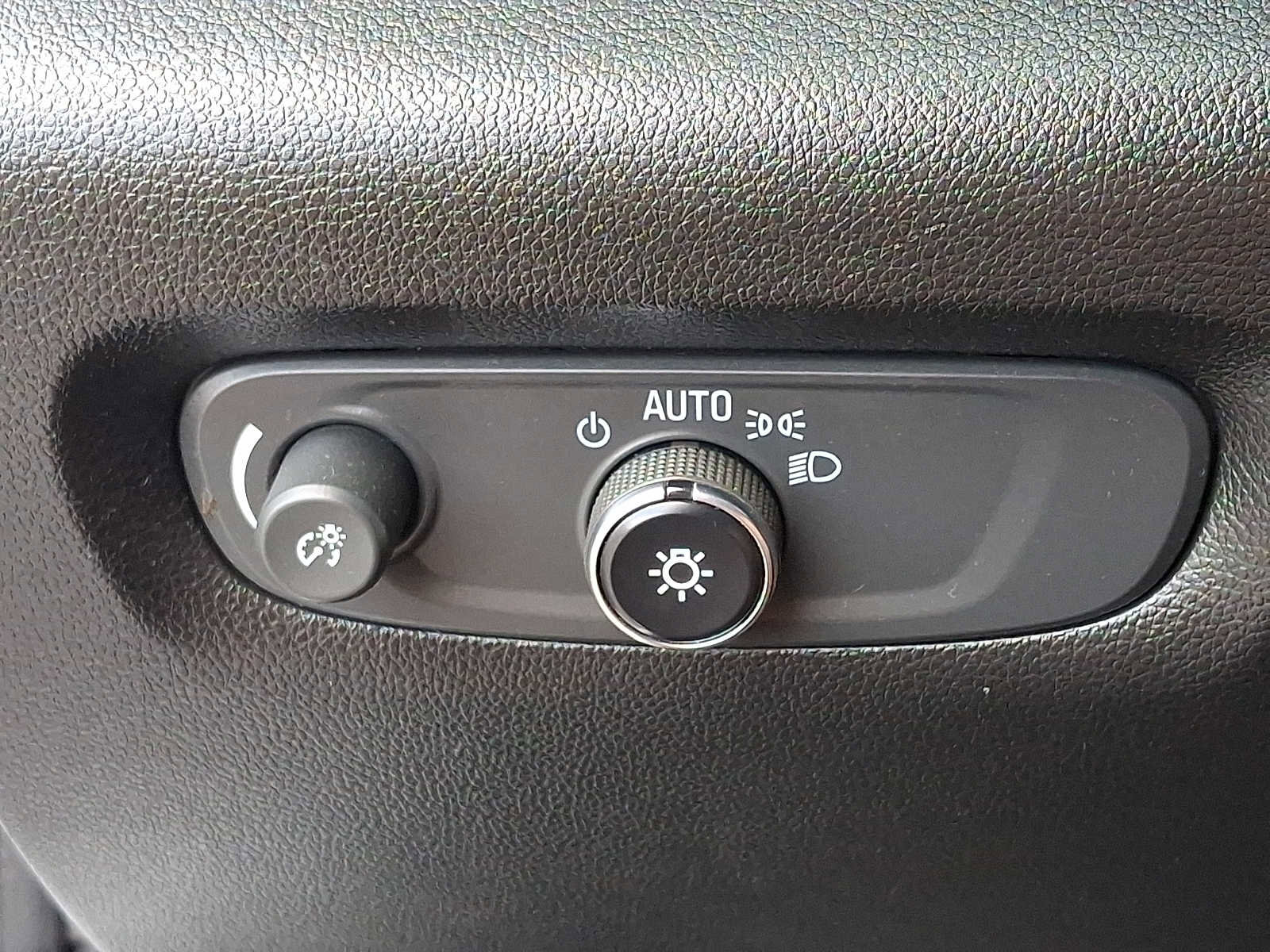 Used 2019 Chevrolet Traverse LS AWD/4WD image 24