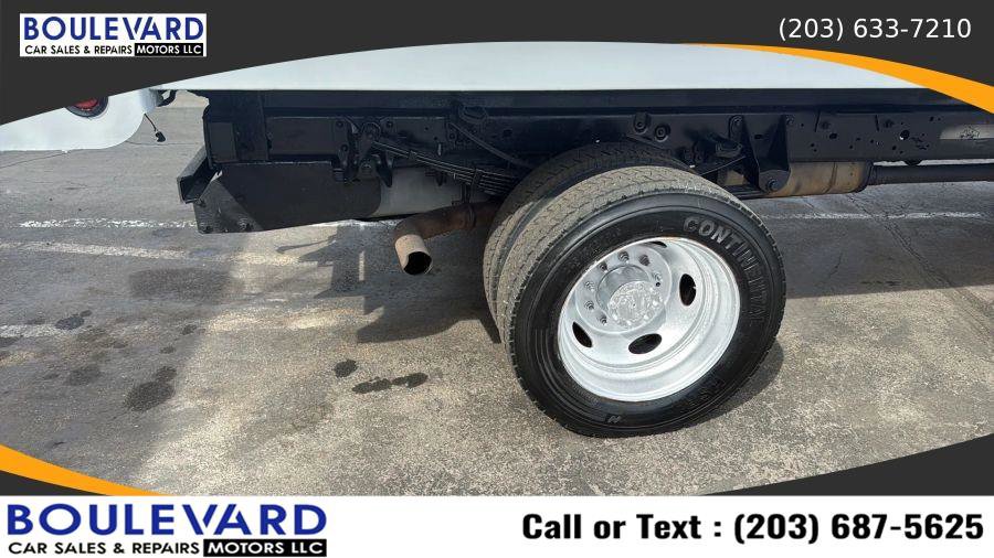 Used 2015 Ford F550 4x4 Regular Cab Super Duty image 13