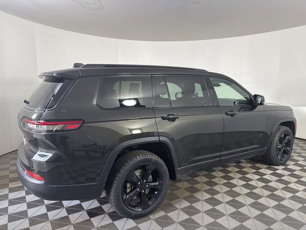 Used 2023 Jeep Grand Cherokee L Limited w/ Black Appearance Package AWD/4WD image 8