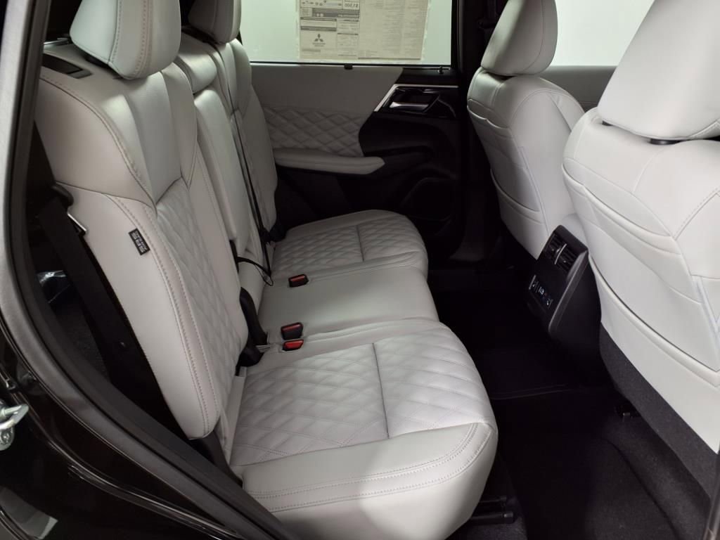 New 2025 Mitsubishi Outlander SEL AWD/4WD image 11