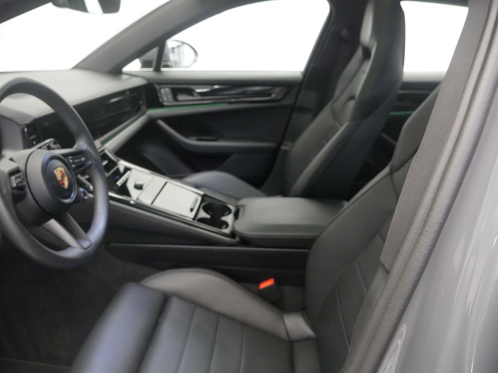 Certified 2025 Porsche Panamera 4 image 5
