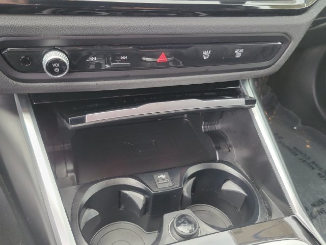 Used 2024 BMW 230i Coupe w/ M Sport Package RWD image 7
