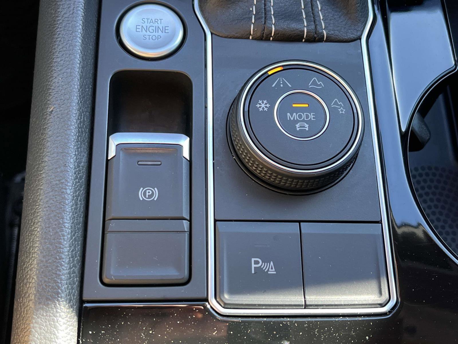 Used 2022 Volkswagen Atlas SE image 40