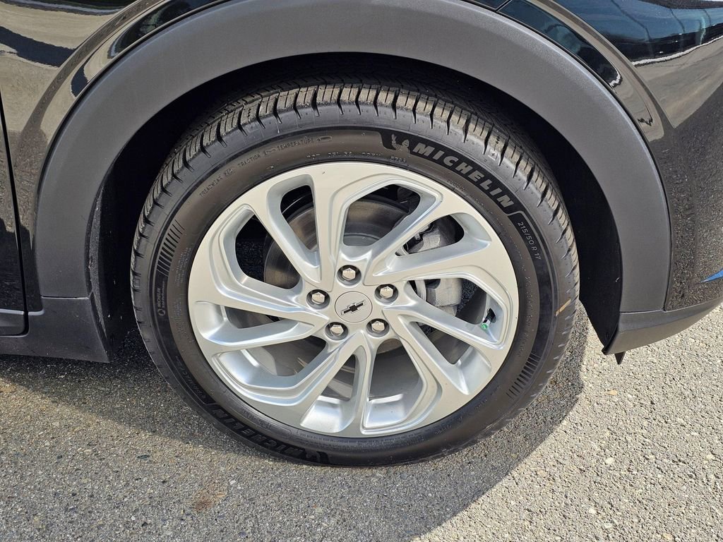 New 2027 Chevrolet Bolt LT image 9