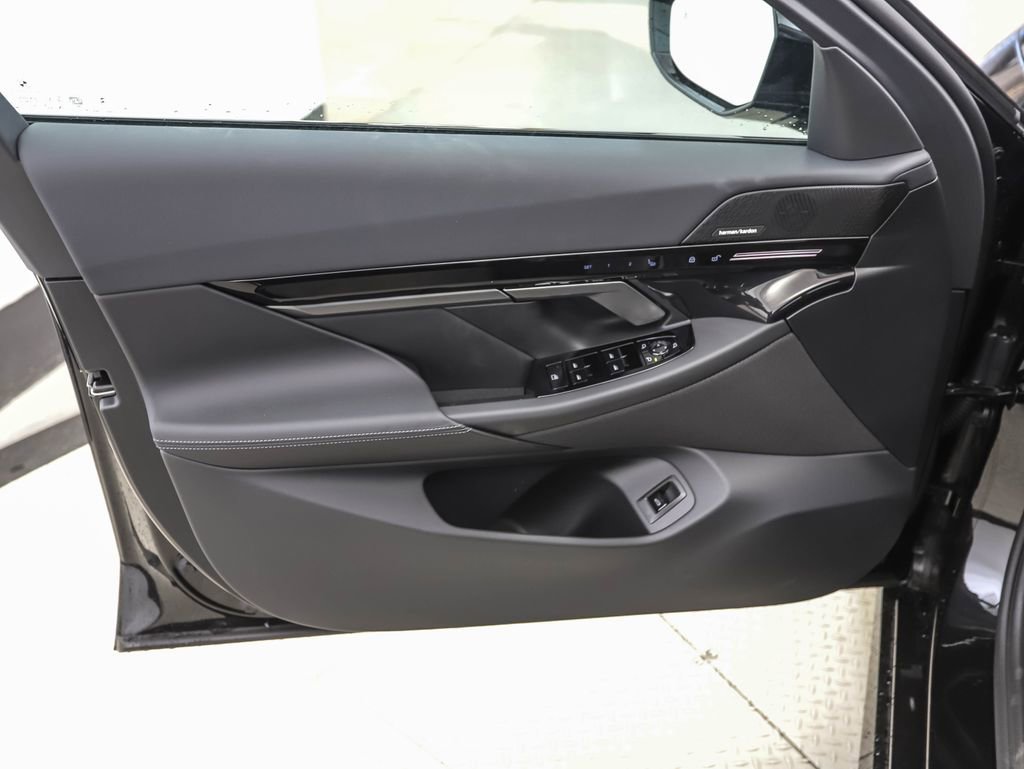 New 2026 BMW 530i xDrive w/ M Sport Package image 9