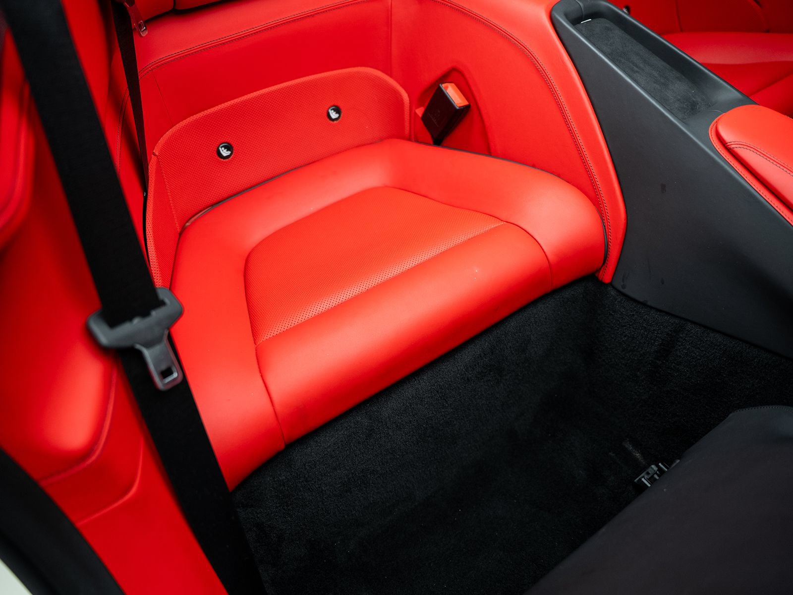 Used 2019 Ferrari Portofino RWD image 40