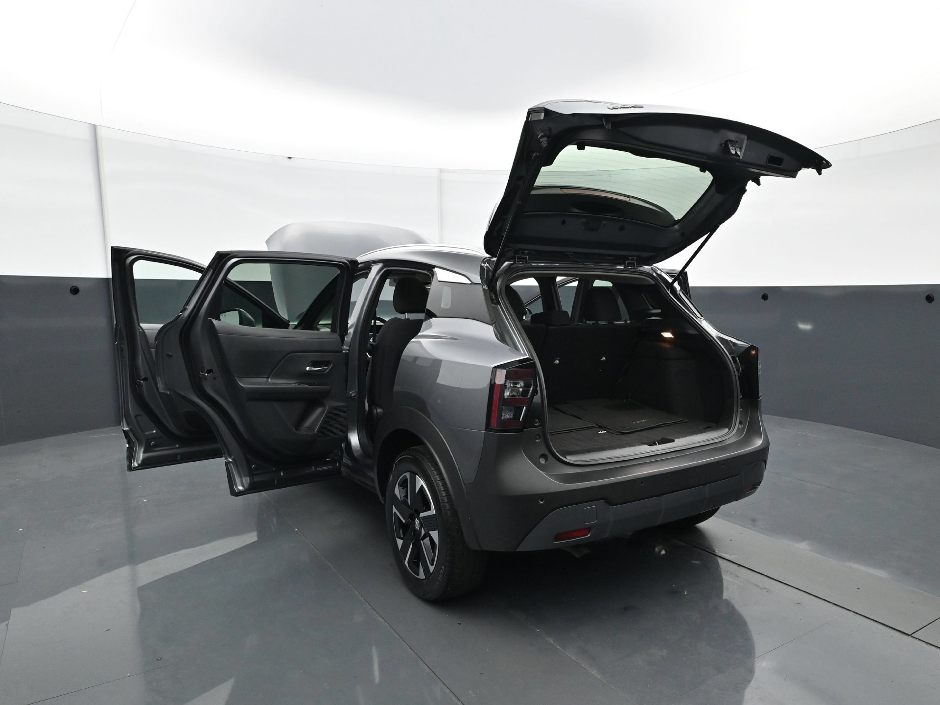 Used 2025 Nissan Kicks SV w/ SV Premium Package AWD/4WD image 32