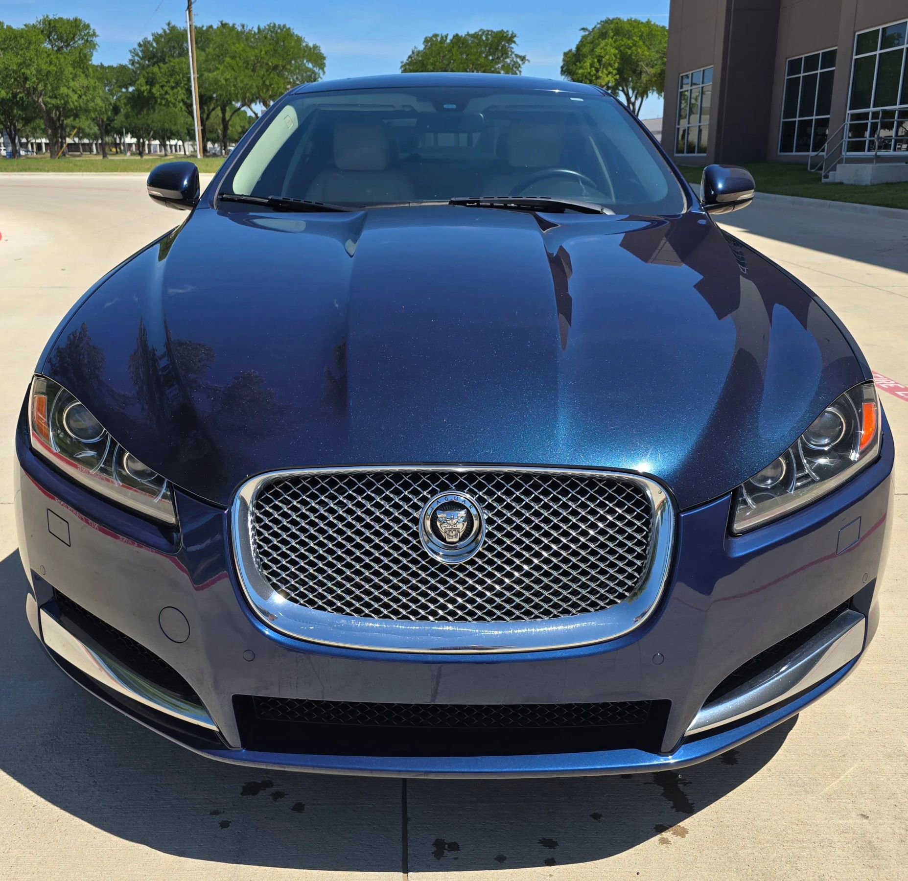 Used 2013 Jaguar XF RWD image 2