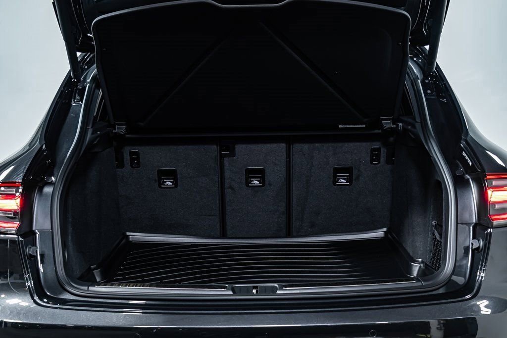 Certified 2025 Porsche Macan image 19