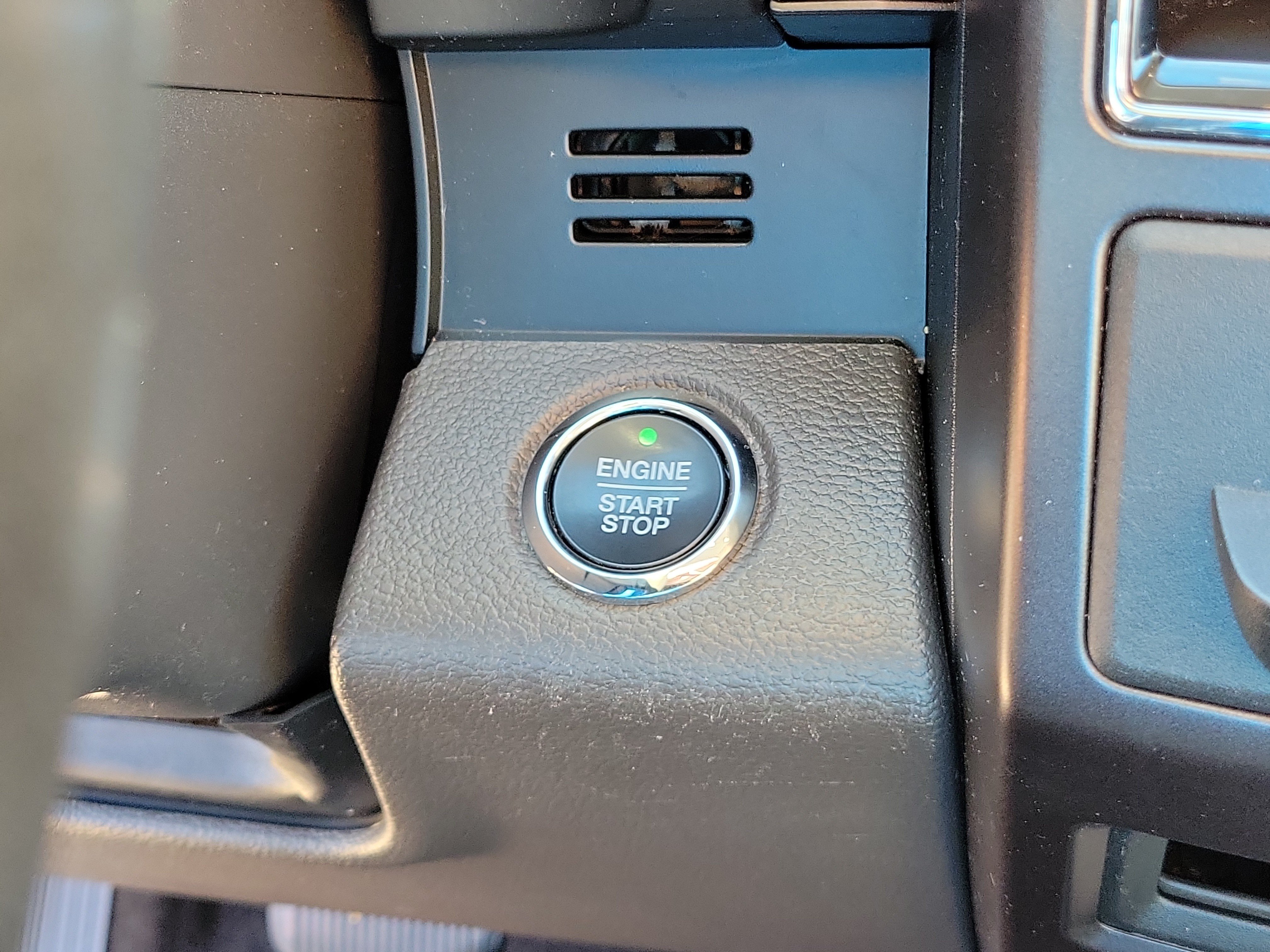 Used 2019 Ford Expedition Limited w/ Equipment Group 301A AWD/4WD image 30