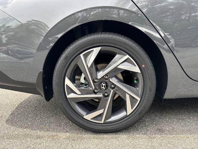 New 2026 Hyundai Elantra Limited FWD image 17