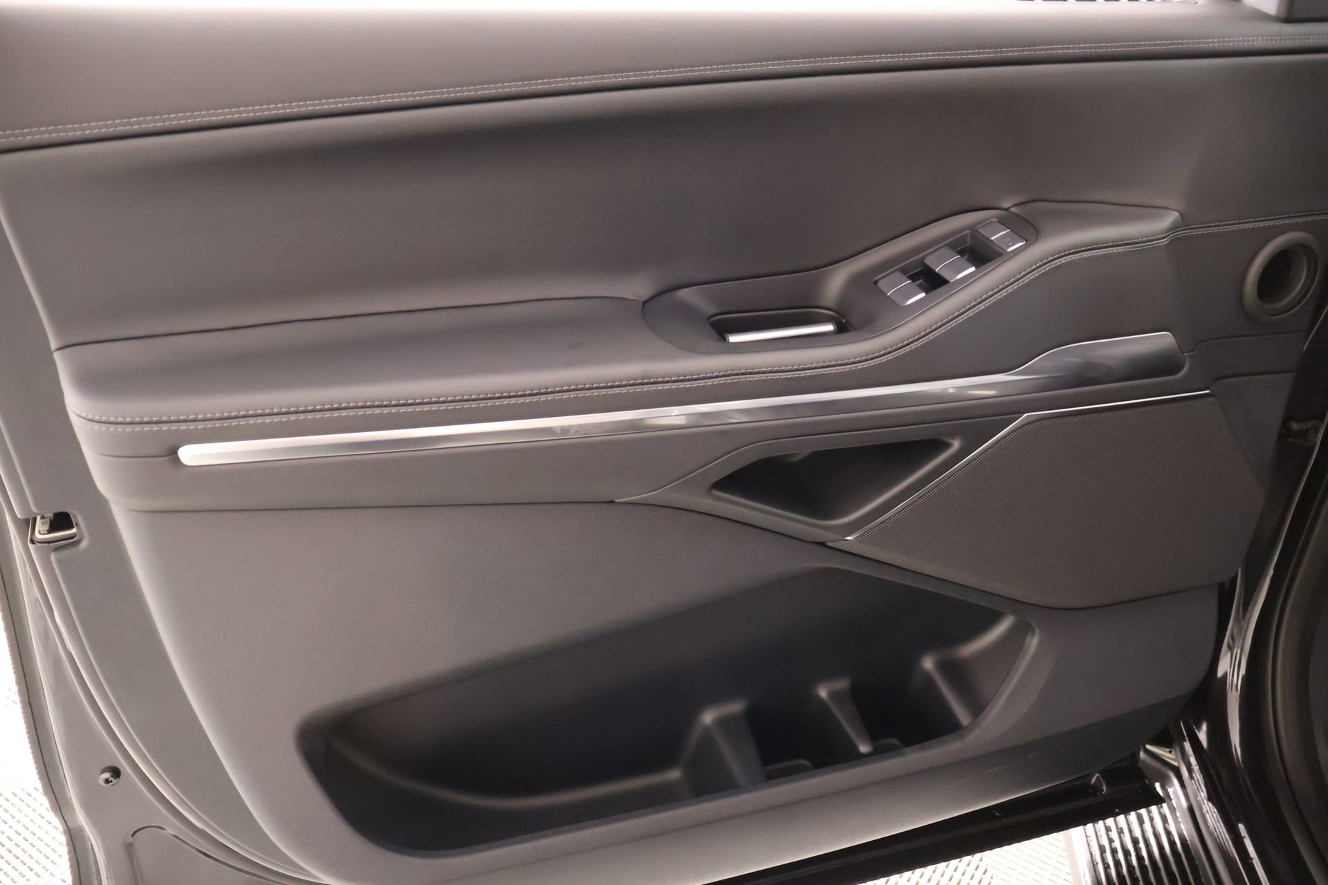 New 2026 Lincoln Navigator Premiere AWD/4WD image 16
