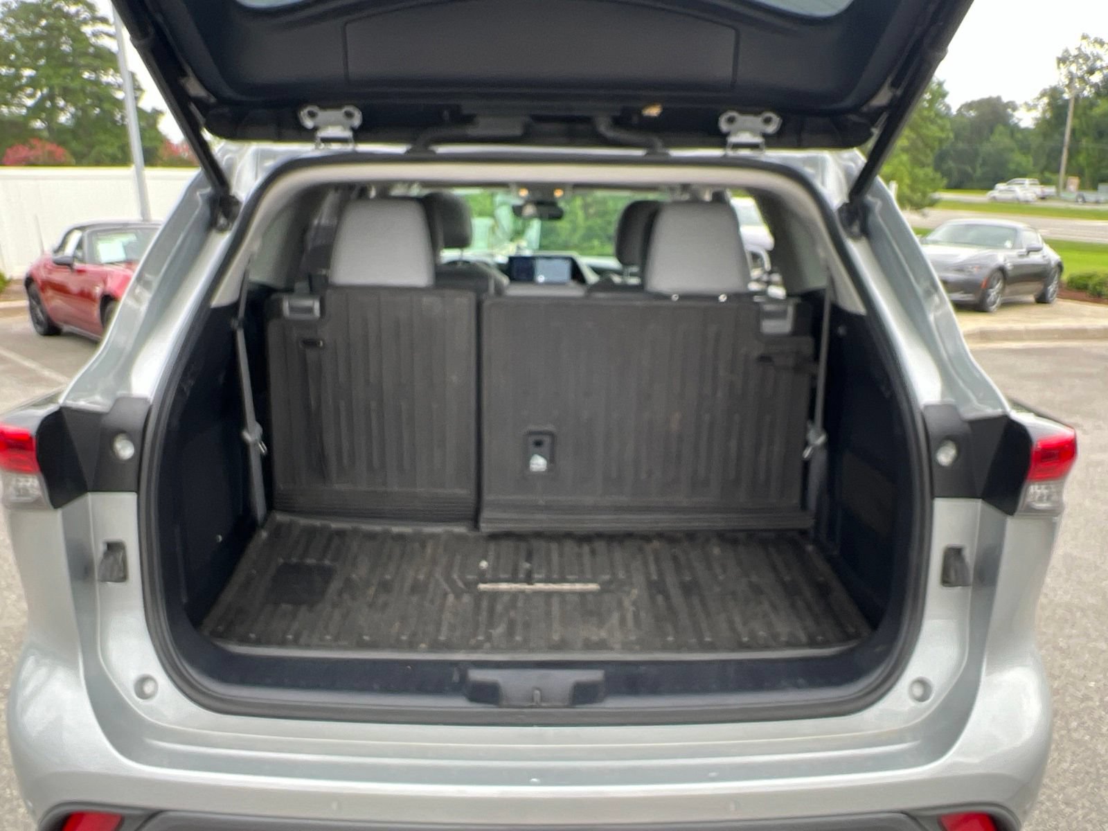 Used 2021 Toyota Highlander Limited FWD image 39