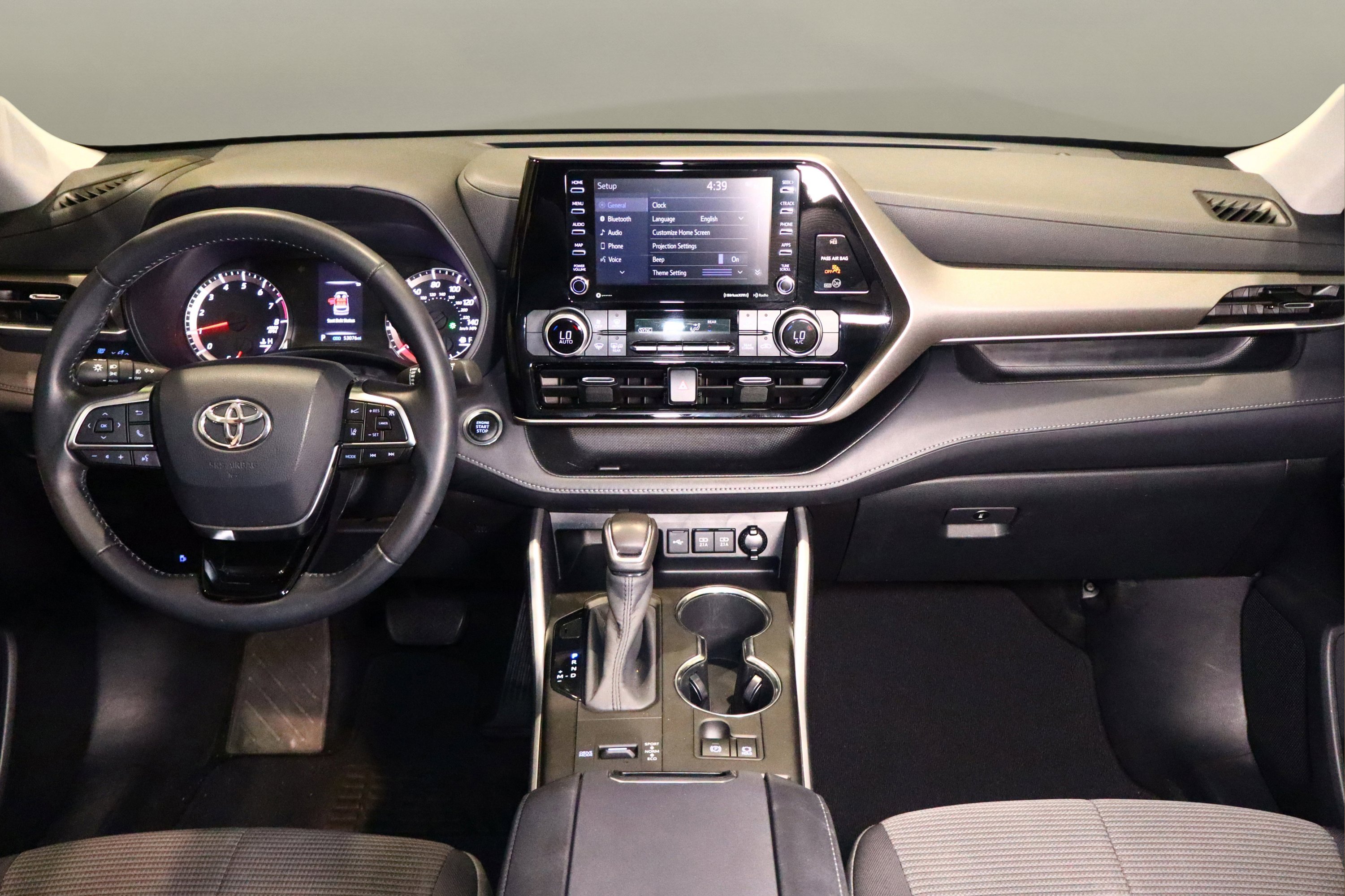 Used 2020 Toyota Highlander LE image 24