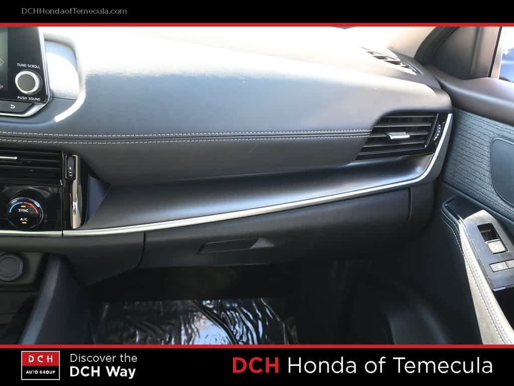 Used 2022 Nissan Rogue SV FWD image 14