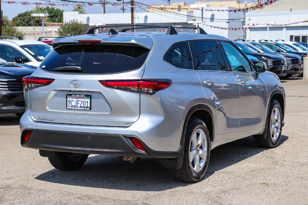 Used 2022 Toyota Highlander LE FWD image 7