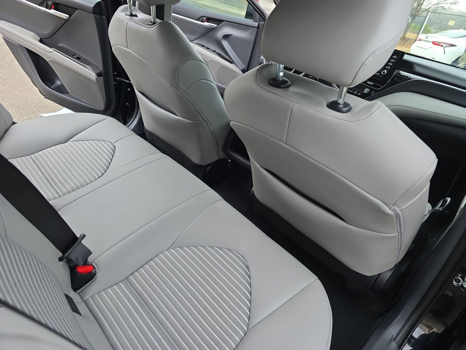 Used 2023 Toyota Camry SE image 17