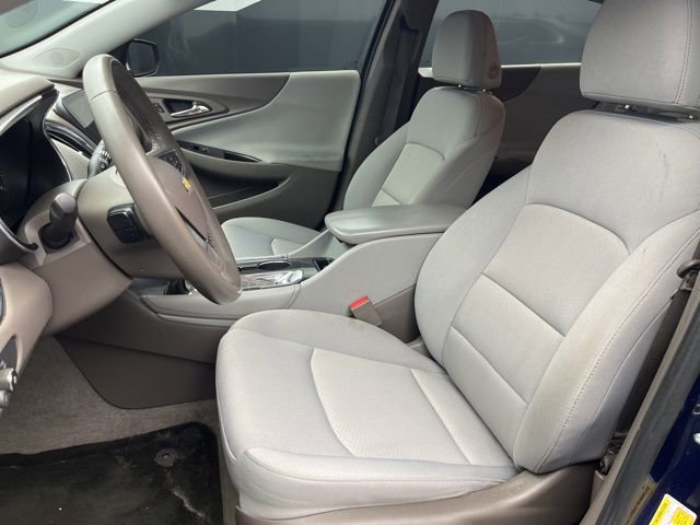 Used 2017 Chevrolet Malibu LT image 9