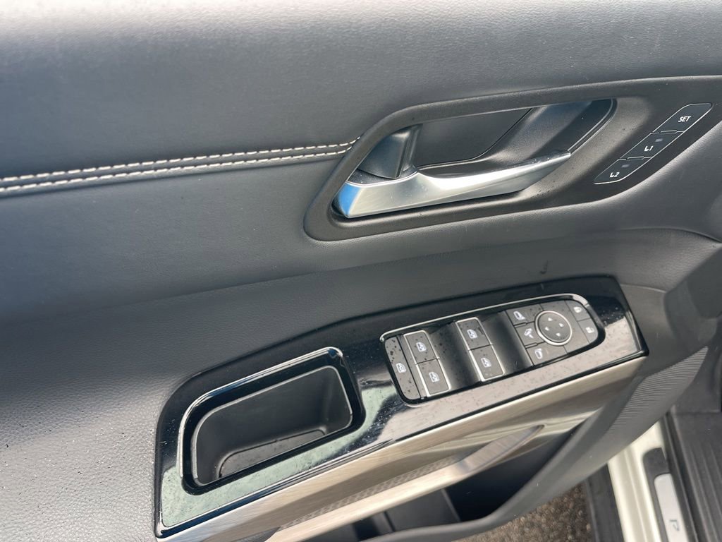 Used 2024 Nissan Pathfinder Platinum w/ Black Appearance Package image 31