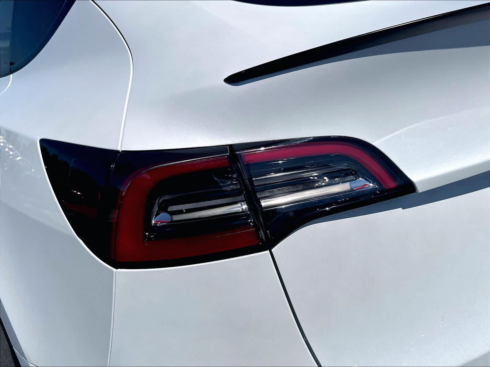Used 2021 Tesla Model Y Long Range AWD/4WD image 23