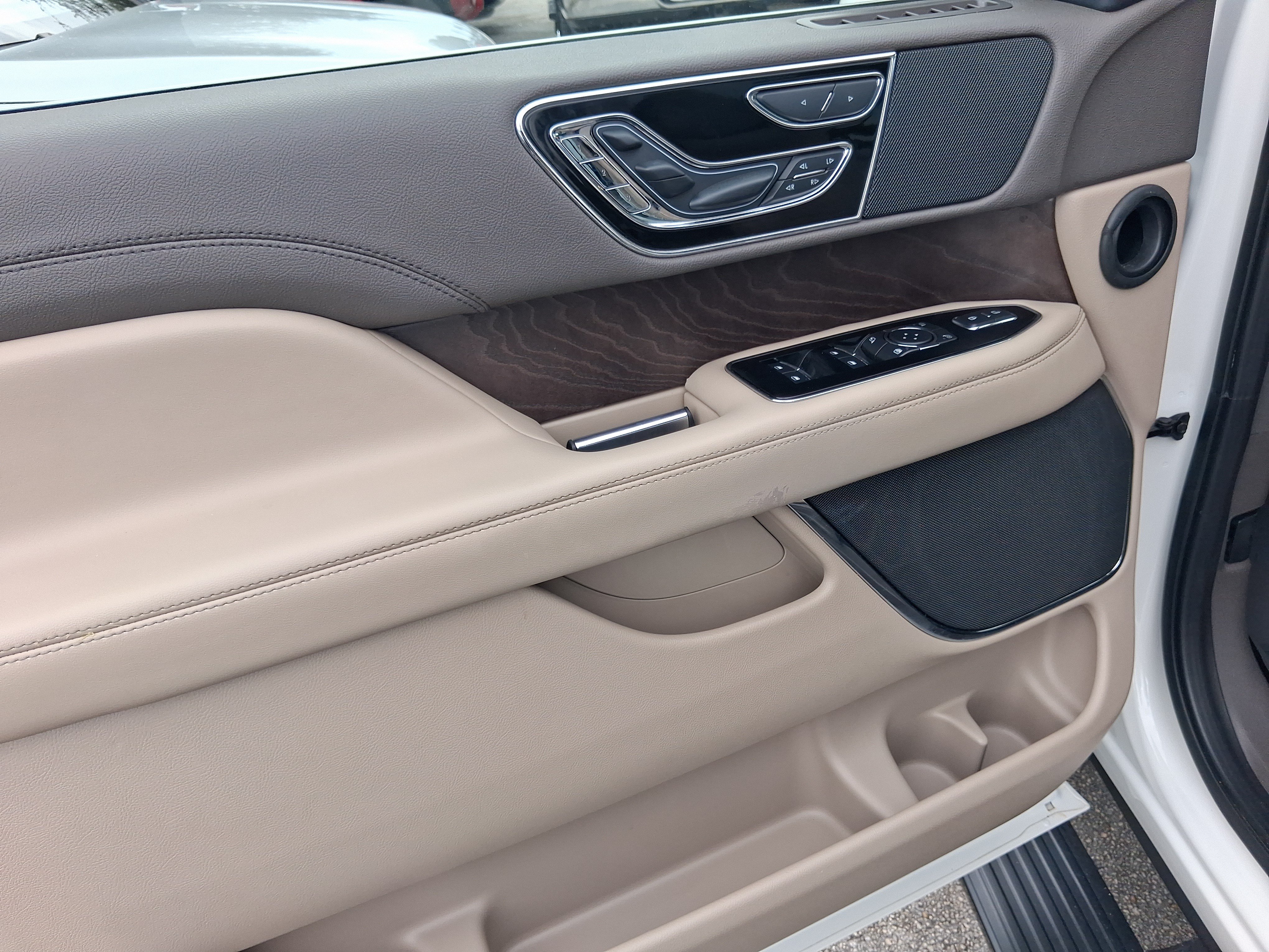 Certified 2023 Lincoln Navigator Reserve RWD image 13