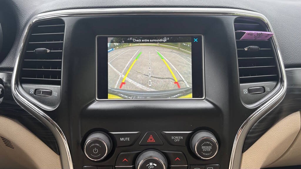 Used 2020 Jeep Grand Cherokee Laredo RWD image 14