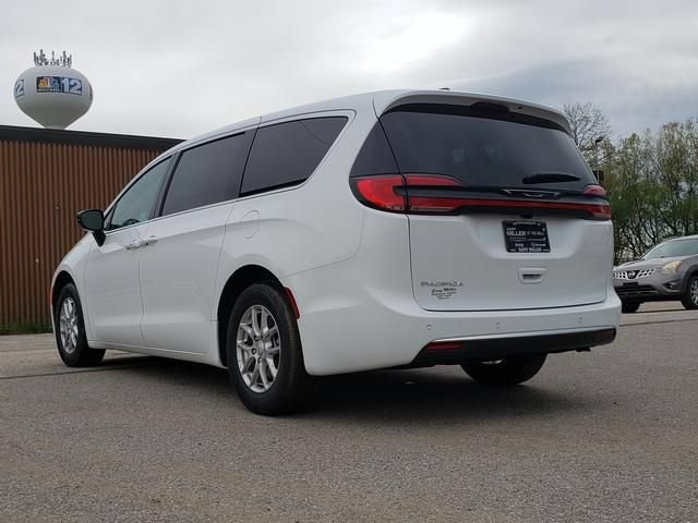 New 2027 Chrysler Pacifica Select FWD image 5