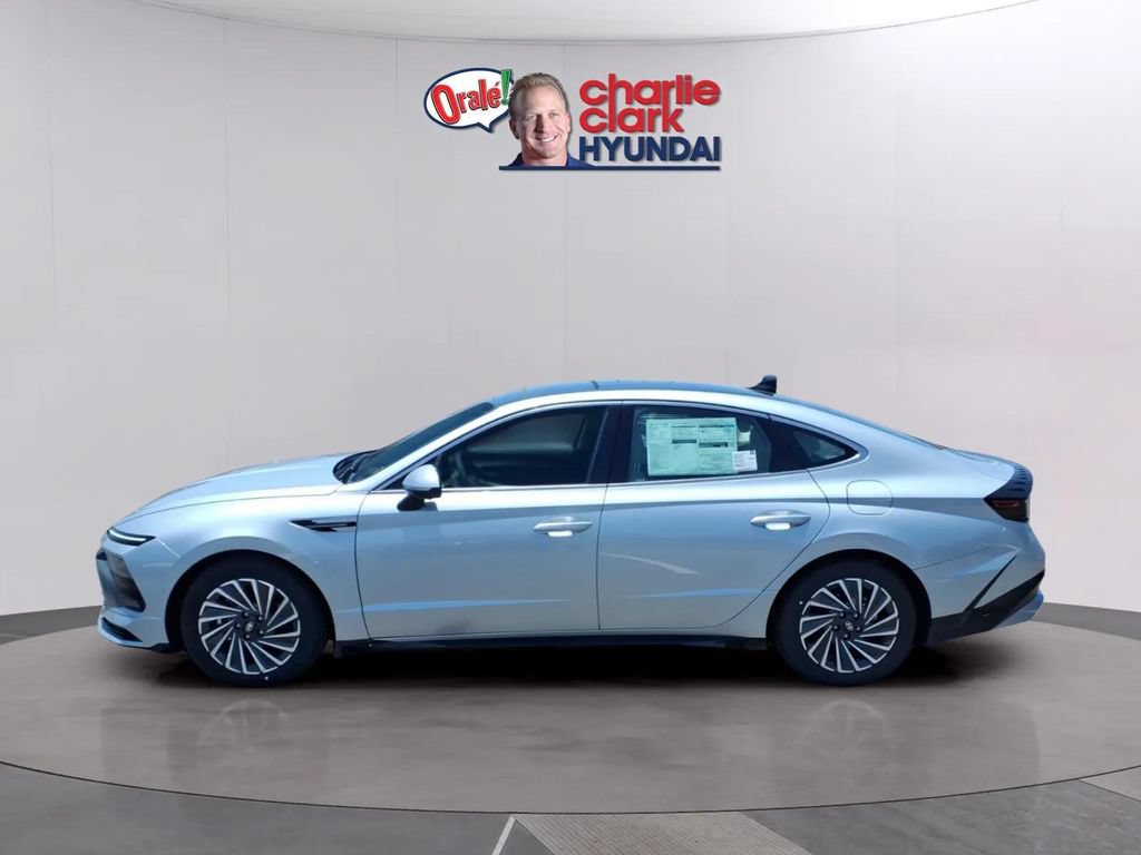 New 2026 Hyundai Sonata Limited FWD image 2