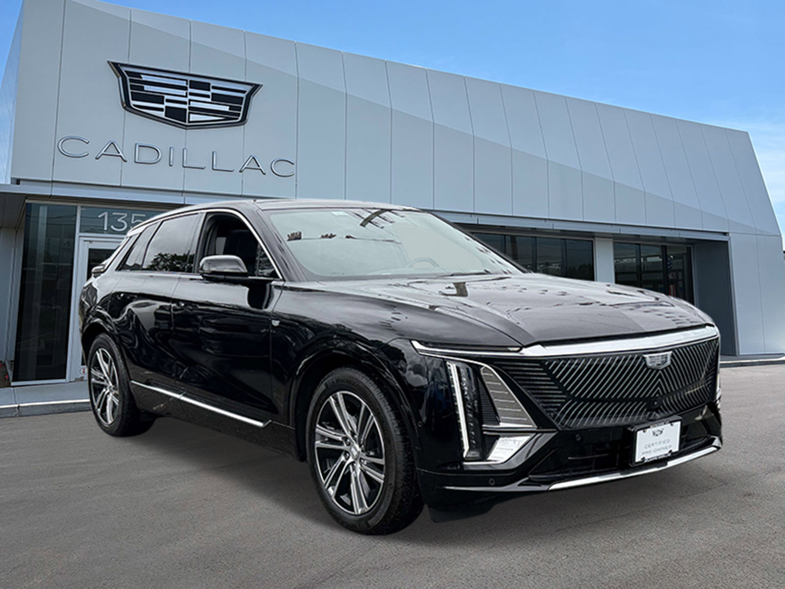 Used 2024 Cadillac Lyriq Luxury RWD image 2