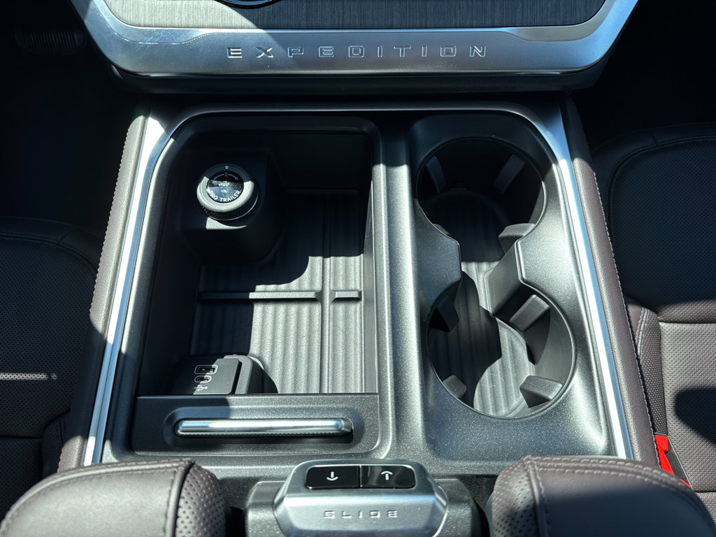 New 2026 Ford Expedition Platinum image 32